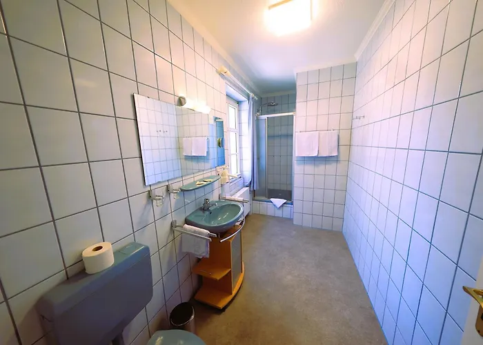 Zur Post مولهايم ان دور موسيل